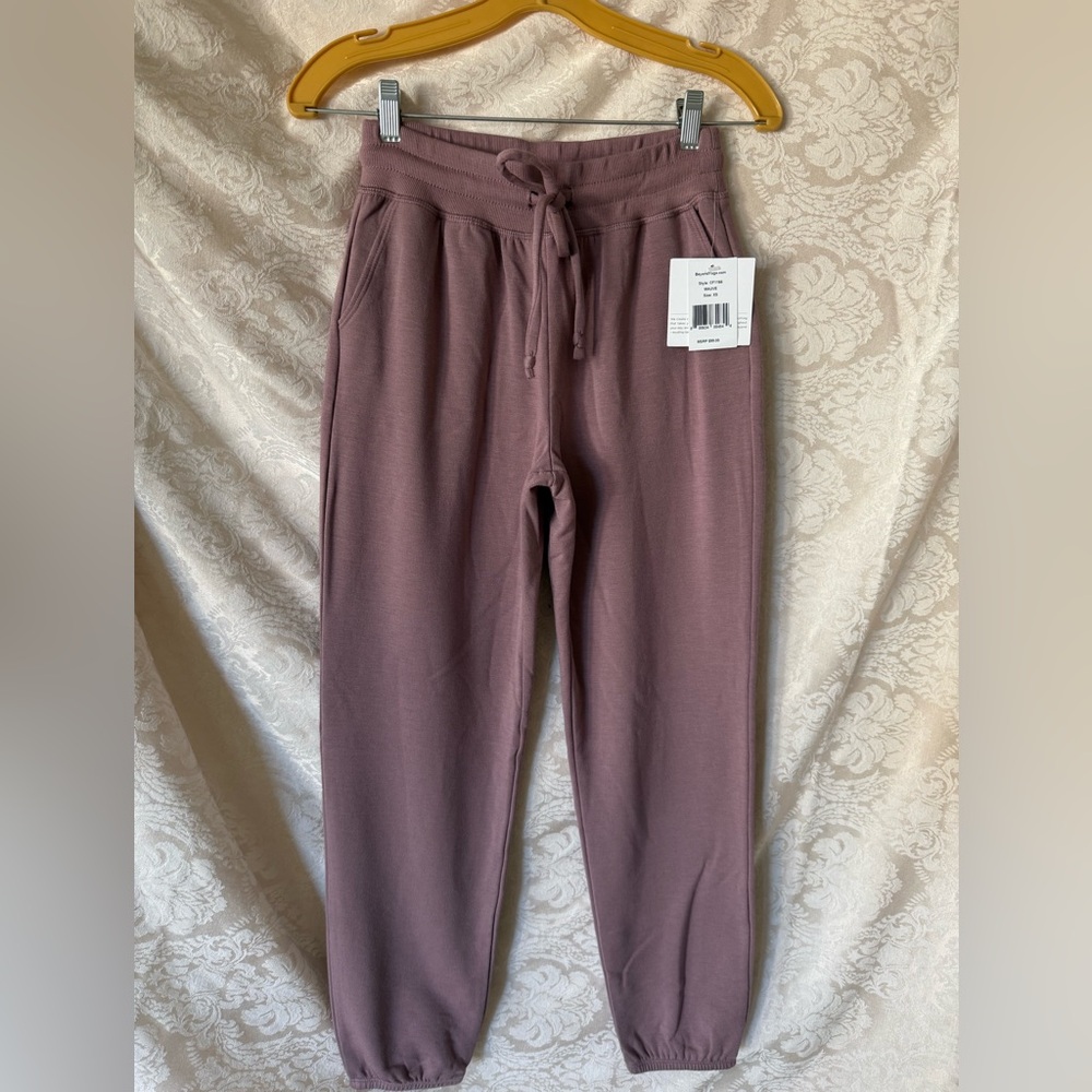 NWT Beyond Yoga Mauve Joggers